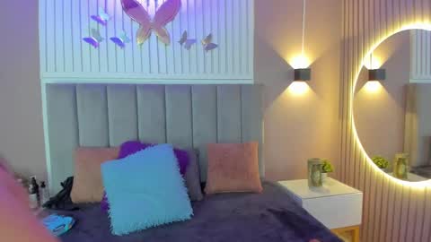 Snapshot of beauty_milf4 chatting on 03-02-25, 04:32 Chantall online show from 03-02-25, 04:32