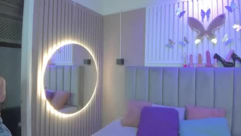 Snapshot of beauty_milf4 chatting on 02-22-26, 03:29 Chantall online show from 02-22-26, 03:29