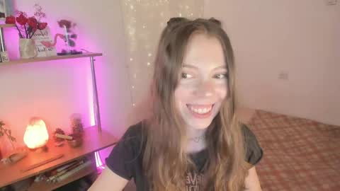 Snapshot of beautyeliise chatting on 04-03-26, 02:04 Eliise online show from 04-03-26, 02:04
