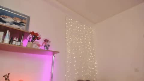 Snapshot of beautyeliise chatting on 04-18-26, 02:21 Eliise online show from 04-18-26, 02:21