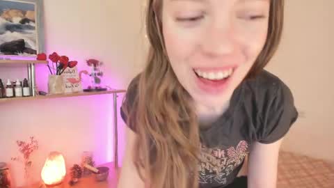 Snapshot of beautyeliise chatting on 04-25-26, 02:14 Eliise online show from 04-25-26, 02:14