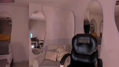 Am Becca online show from 09-20-25, 07:37