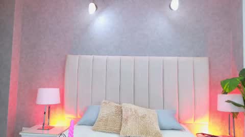Laura Tobon online show from 09-20-25, 07:26