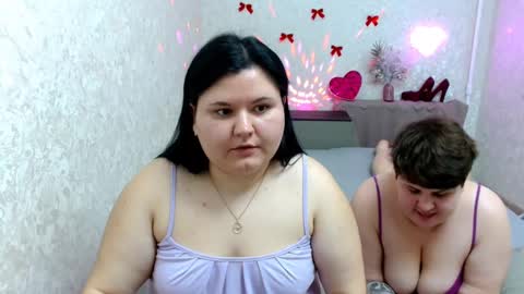 Snapshot of beckyandellen chatting on 12-11-24, 11:19 BeckyAndEllen online show from 12-11-24, 11:19
