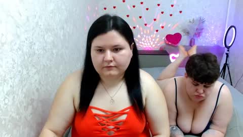 Snapshot of beckyandellen chatting on 02-15-25, 12:22 BeckyAndEllen online show from 02-15-25, 12:22