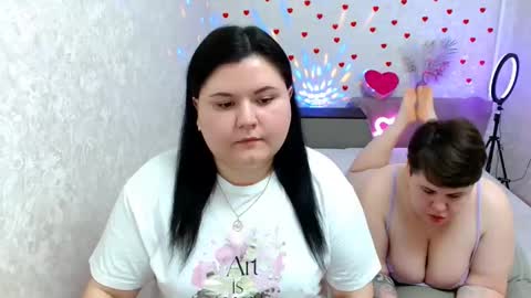 Snapshot of beckyandellen chatting on 02-24-25, 10:59 BeckyAndEllen online show from 02-24-25, 10:59