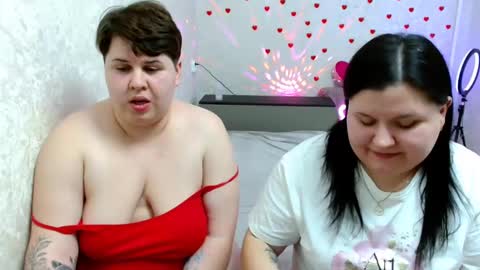 Snapshot of beckyandellen chatting on 02-25-25, 08:19 BeckyAndEllen online show from 02-25-25, 08:19
