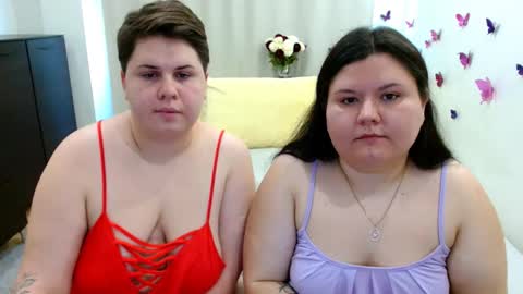 Snapshot of beckyandellen chatting on 09-10-25, 10:48 BeckyAndEllen online show from 09-10-25, 10:48