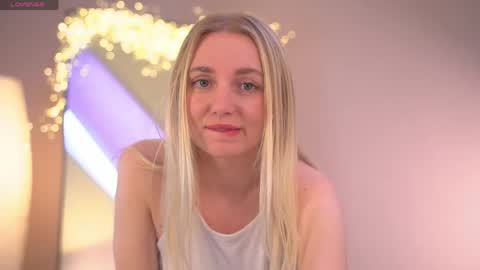 Snapshot of beckyissweetie chatting on 05-18-26, 08:31 beckyissweetie online show from 05-18-26, 08:31