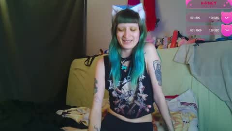 Snapshot of beckytheclown chatting on 06-06-26, 01:32 Beckytheclown online show from 06-06-26, 01:32