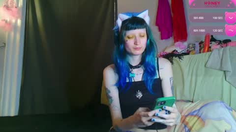 Snapshot of beckytheclown chatting on 06-07-26, 01:32 Beckytheclown online show from 06-07-26, 01:32