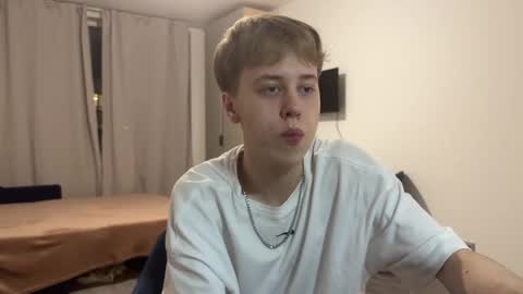 Snapshot of beeb0y chatting on 09-26-25, 06:12 beeb0y online show from 09-26-25, 06:12