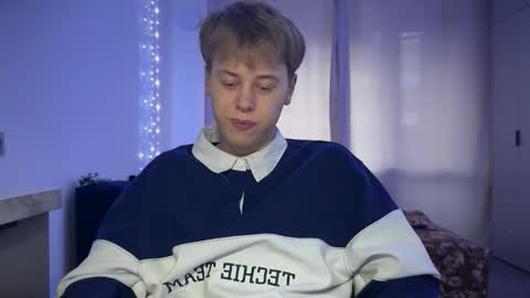 Snapshot of beeb0y chatting on 10-08-25, 03:09 beeb0y online show from 10-08-25, 03:09