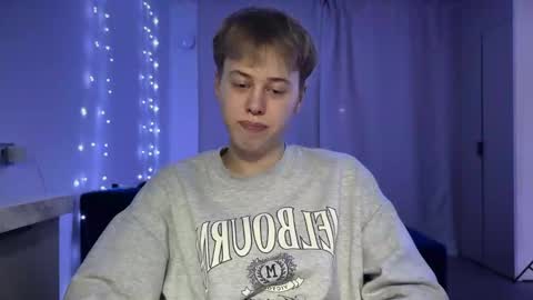 Snapshot of beeb0y chatting on 10-10-25, 03:44 beeb0y online show from 10-10-25, 03:44