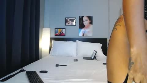 Snapshot of beebeethai chatting on 11-25-25, 02:00 Bee if you ever see the girl who can take 12 inch all the way inside the ass try me online show from 11-25-25, 02:00