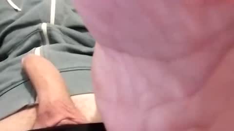 Snapshot of beeboysama chatting on 10-07-25, 11:02 TheBee online show from 10-07-25, 11:02