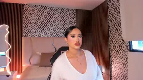 BELLA online show from 05-11-26, 12:44