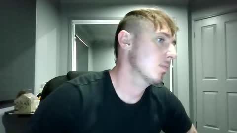 Snapshot of beelzebubxo chatting on 10-20-25, 01:50 beelzebubxo online show from 10-20-25, 01:50