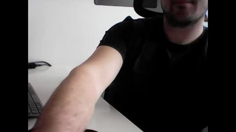 Snapshot of beenee3 chatting on 03-25-26, 06:30 beenee3 online show from 03-25-26, 06:30