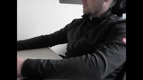 Snapshot of beenee3 chatting on 03-27-26, 07:14 beenee3 online show from 03-27-26, 07:14