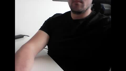 Snapshot of beenee3 chatting on 04-10-26, 06:18 beenee3 online show from 04-10-26, 06:18