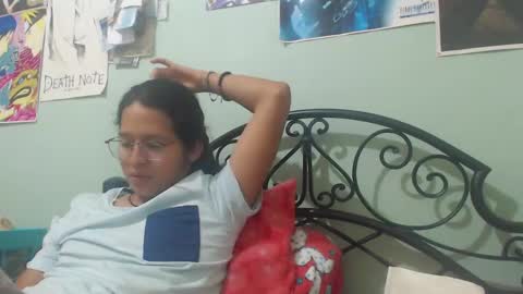 Snapshot of beentage chatting on 12-31-24, 07:40 Alex online show from 12-31-24, 07:40