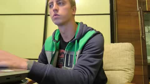 Snapshot of behindclosedeyes chatting on 10-27-25, 05:39 Igor online show from 10-27-25, 05:39