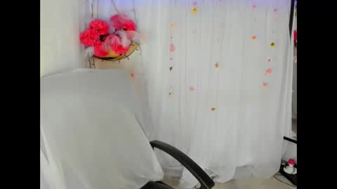 Snapshot of belinda_luna_ chatting on 04-16-26, 10:01 modelo independiente online show from 04-16-26, 10:01