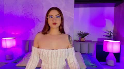 Snapshot of bella01_ chatting on 10-18-25, 12:17 BELLA online show from 10-18-25, 12:17
