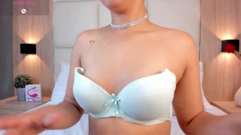 Snapshot of bella1207 chatting on 01-25-25, 07:07 Bella cam online show from 01-25-25, 07:07