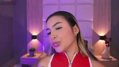 Snapshot of bella1207 chatting on 09-09-25, 08:52 Bella cam online show from 09-09-25, 08:52