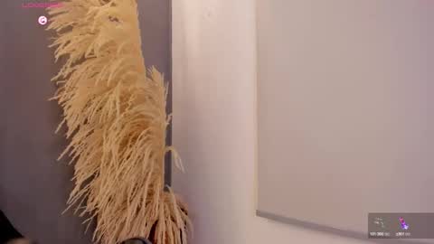 Snapshot of bella1207 chatting on 10-11-25, 03:06 Bella cam online show from 10-11-25, 03:06