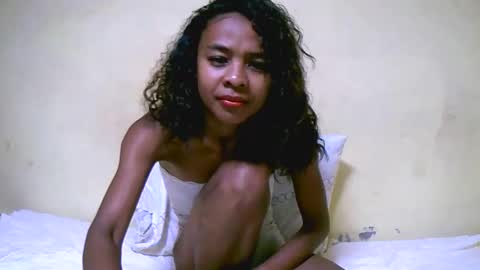 bella193999 online show from 12-05-24, 12:44