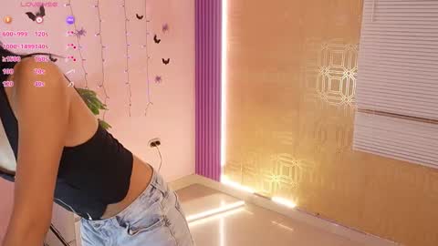 bella19   online show from 10-18-25, 08:42