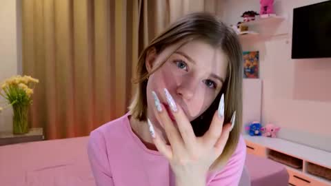 Snapshot of bella_amoury chatting on 02-21-26, 10:00 Bella online show from 02-21-26, 10:00