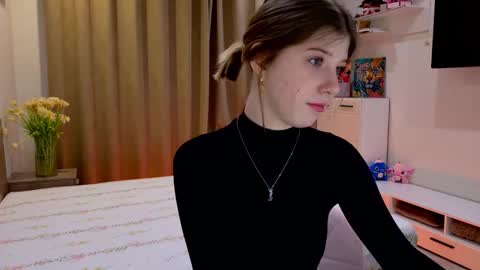 Snapshot of bella_amoury chatting on 02-22-26, 06:06 Bella online show from 02-22-26, 06:06