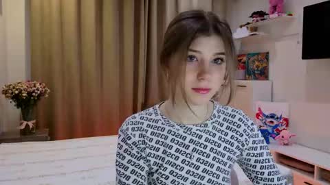 Snapshot of bella_amoury chatting on 03-15-26, 06:03 Bella online show from 03-15-26, 06:03