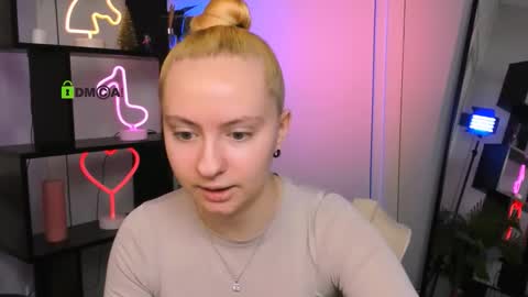 bella_blade online show from 12-21-25, 06:42