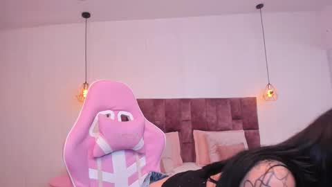 Snapshot of bella_clarck chatting on 10-31-25, 02:45 BELLA CLARCK online show from 10-31-25, 02:45