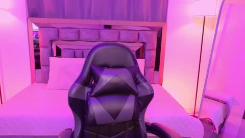 Bella  online show from 02-25-26, 12:09