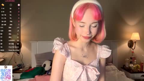 Snapshot of bella_gasp chatting on 10-20-25, 06:19 Jane online show from 10-20-25, 06:19