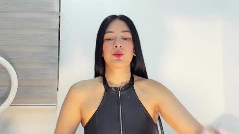 Laura online show from 12-04-25, 03:38