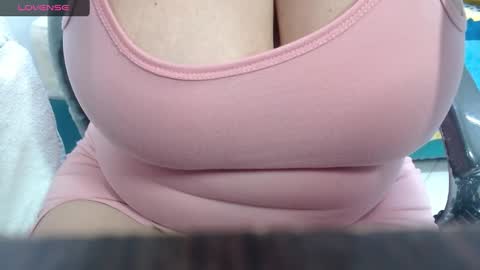 Snapshot of bella_lady_1_ chatting on 01-30-25, 12:50 lady online show from 01-30-25, 12:50