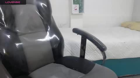 Snapshot of bella_lady_1_ chatting on 02-26-25, 11:37 lady online show from 02-26-25, 11:37
