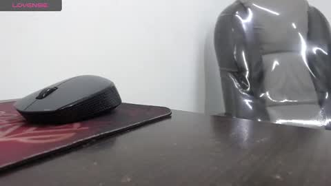 Snapshot of bella_lady_1_ chatting on 03-08-25, 07:42 lady online show from 03-08-25, 07:42