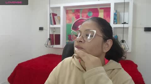 Snapshot of bella_lady_1_ chatting on 09-09-25, 11:32 lady online show from 09-09-25, 11:32