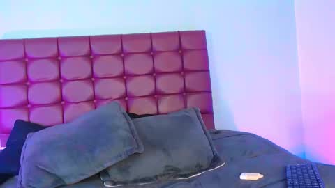 Snapshot of bella_lr chatting on 02-15-26, 10:39 Valentina online show from 02-15-26, 10:39