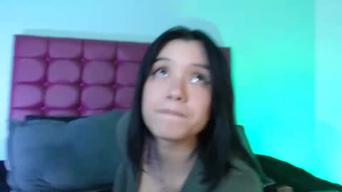 Snapshot of bella_lr chatting on 02-25-26, 10:52 Valentina online show from 02-25-26, 10:52