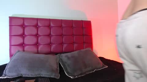 Snapshot of bella_lr chatting on 02-26-26, 10:58 Valentina online show from 02-26-26, 10:58