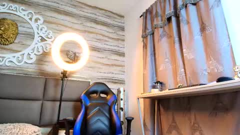 Snapshot of bella_salvatore chatting on 09-21-25, 02:29 online show from 09-21-25, 02:29